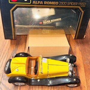 2300 Spider (1932) Yellow and Black Toy Car